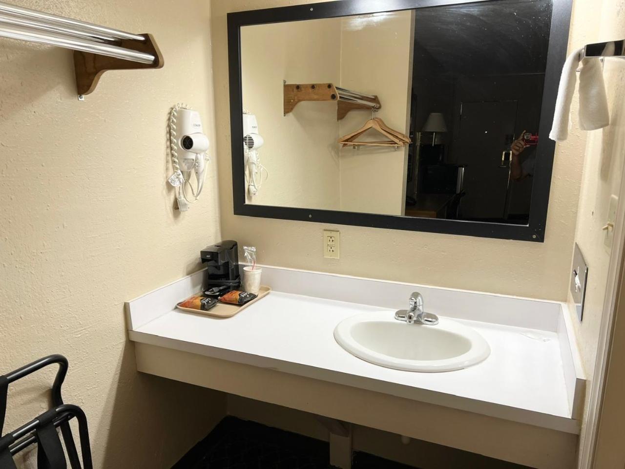 Economy Inn Mccook Esterno foto