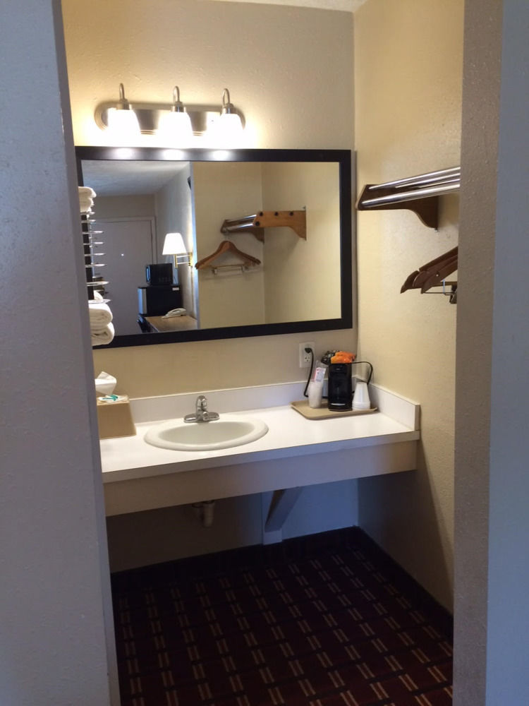 Economy Inn Mccook Esterno foto