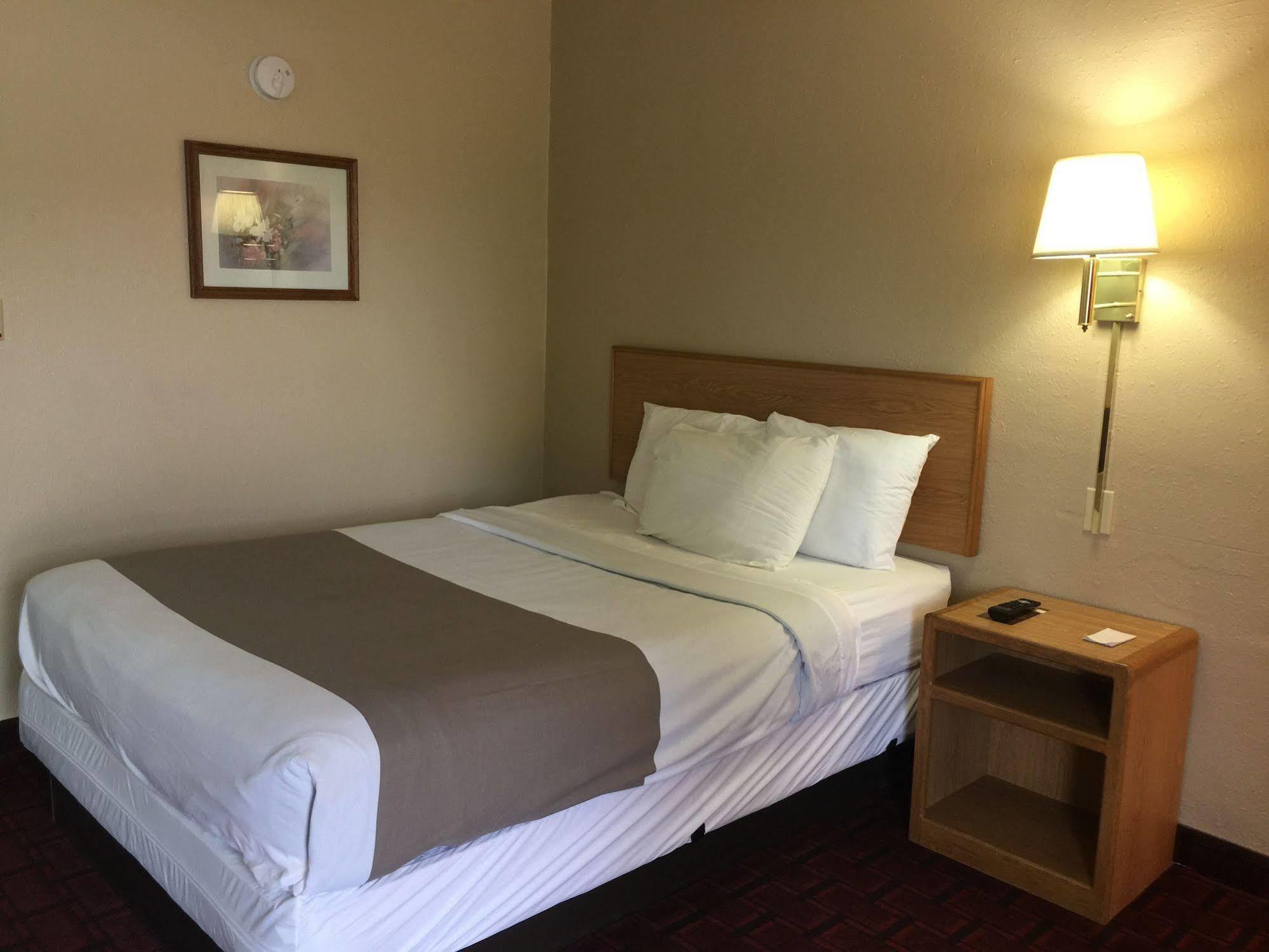 Economy Inn Mccook Esterno foto